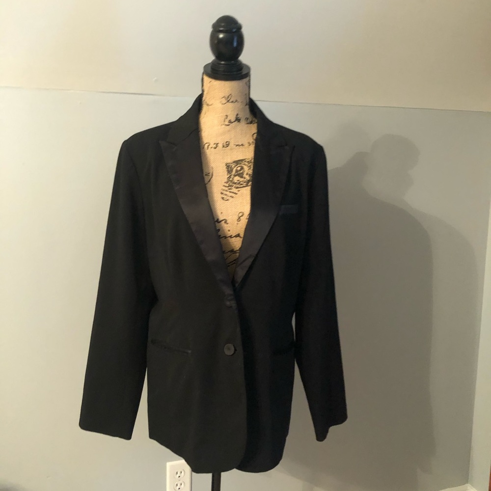 EUC!  Black Lauren Conrad women’s tuxedo blazer